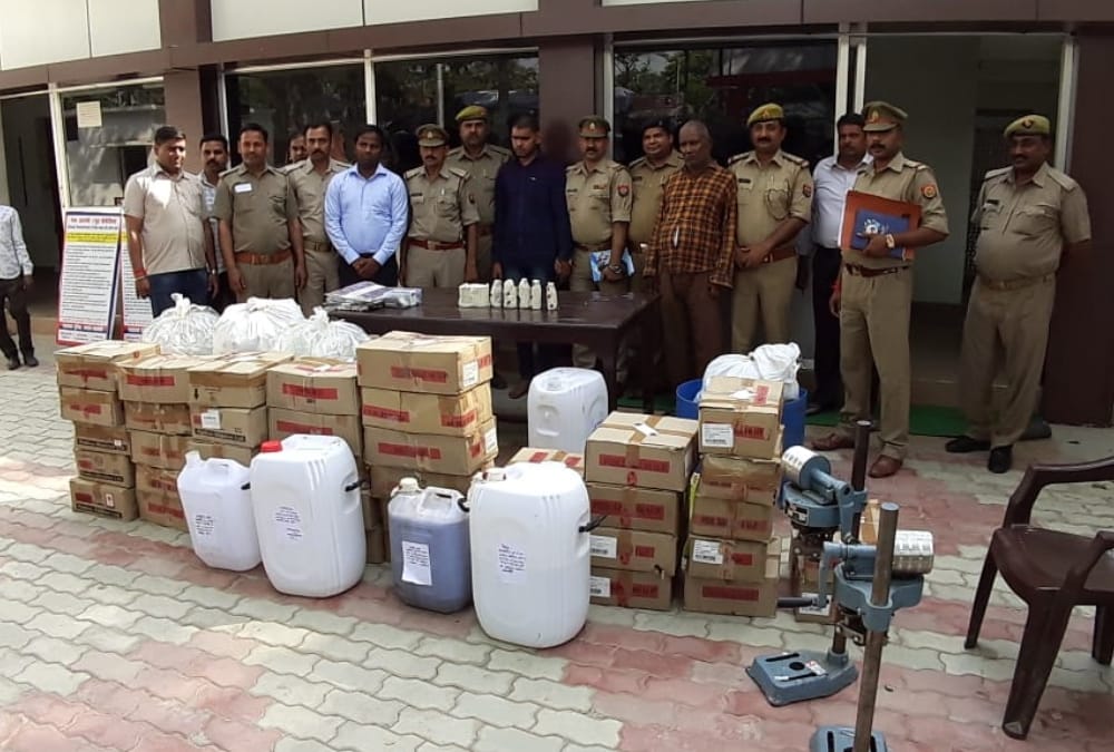 two arrested for making poisonous wine in barabanki.
