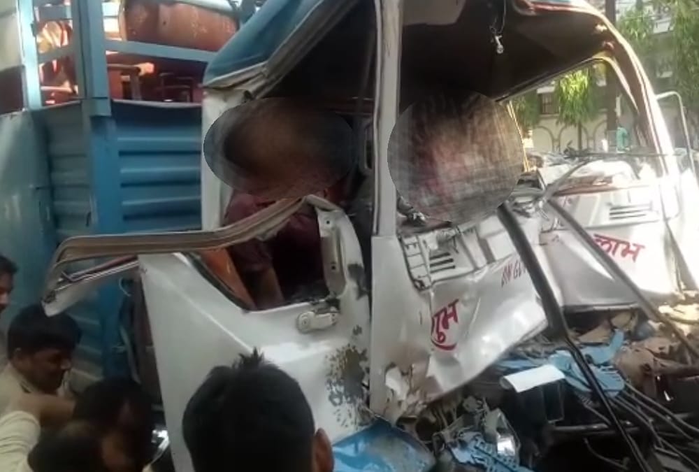 A DCM hits a truck in lucknow.