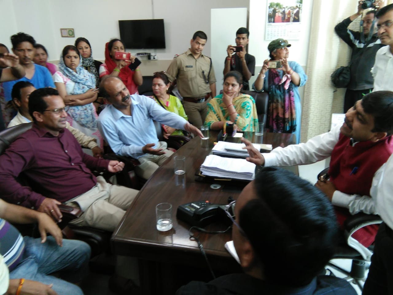 Expelled old man on AIIMS building with petrol bottle at rishikesh