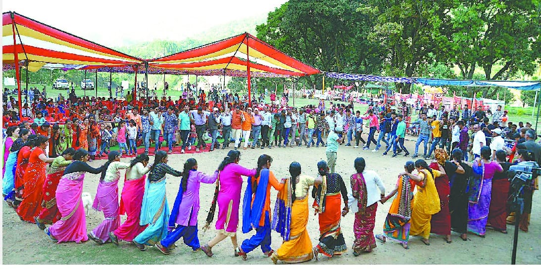 thal mele mein rangaarang kaaryakram kee dhoom