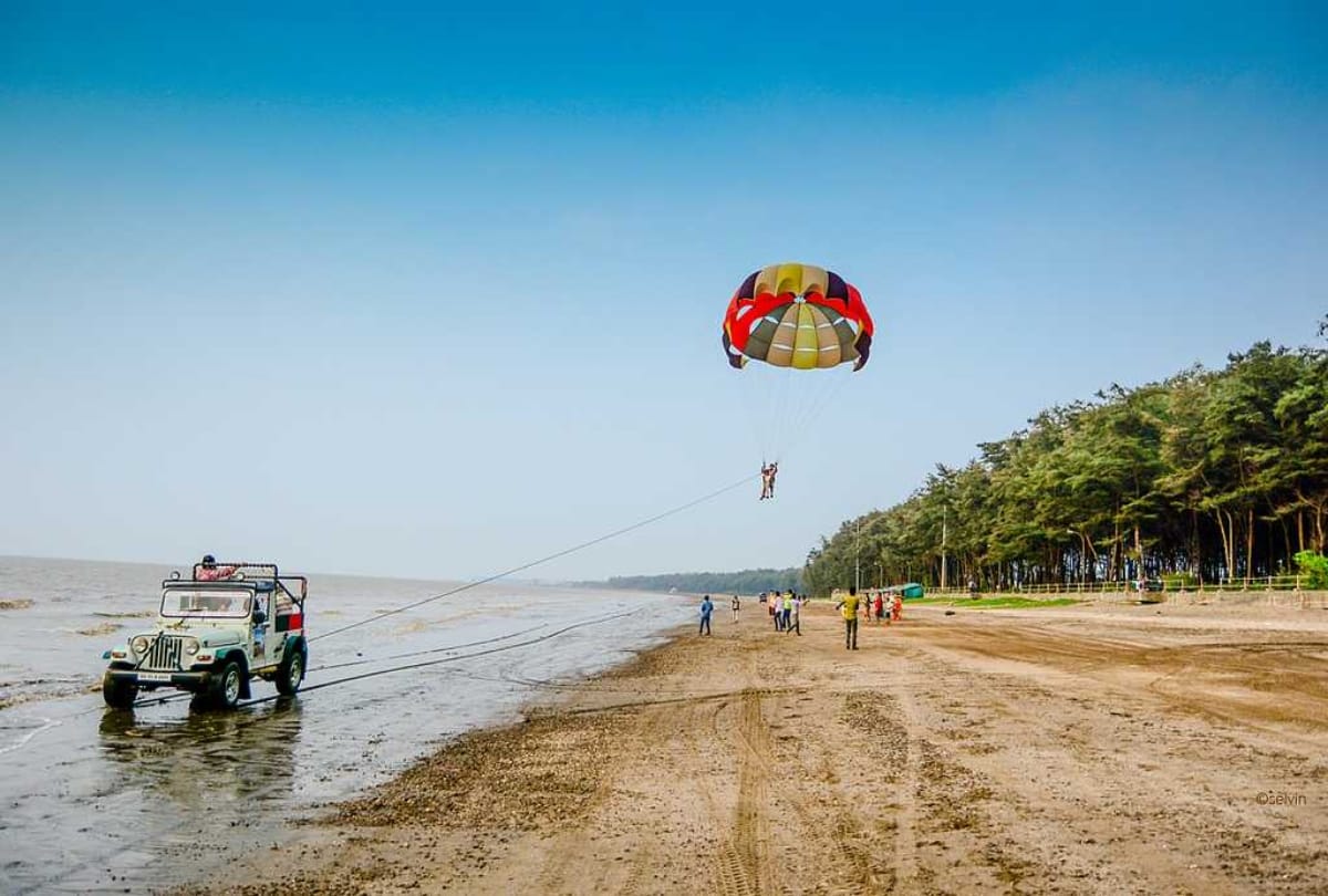spend best holidays in daman on beaches and lighthouse