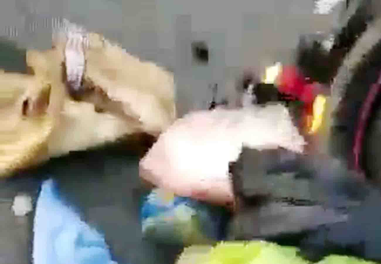 bike caught fire on lucknow agra express way police saved couple