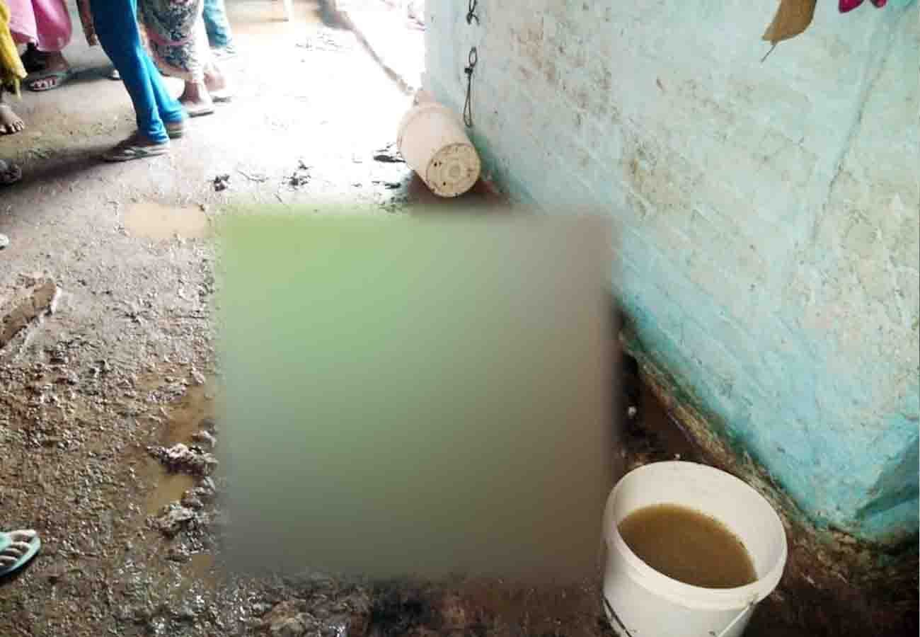 woman set fire with 18 month child in hardoi