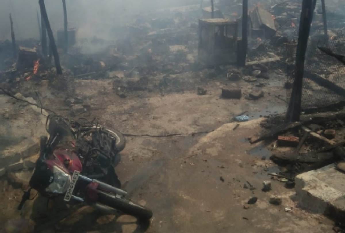 fire broke out in jhuggi basti in lucknow