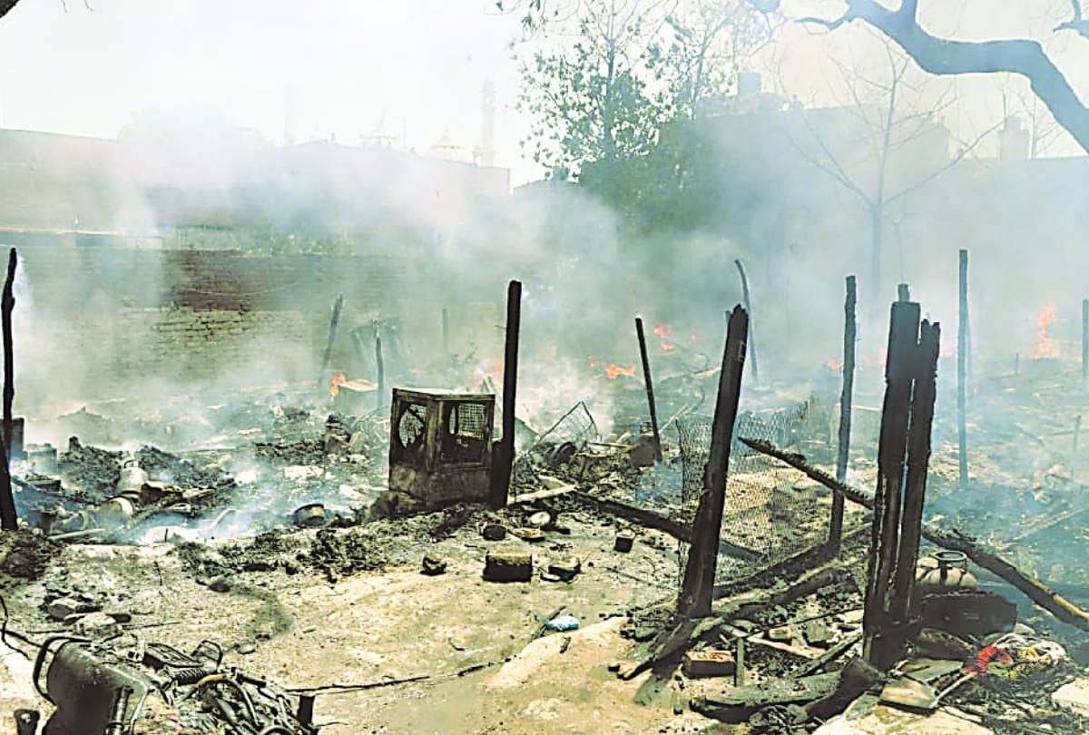 fire broke out in jhuggi basti in lucknow