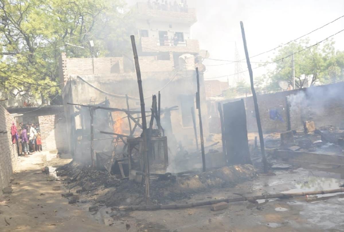 fire broke out in jhuggi basti in lucknow