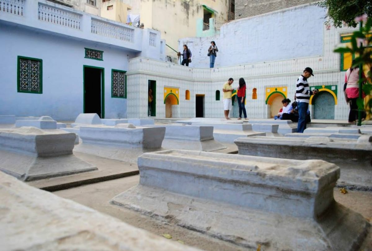 hijron ka khanqah mysterious places in delhi you must visit