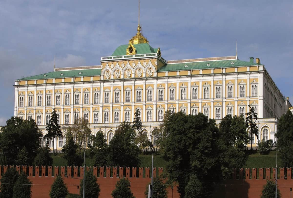 team of eagle and owls to protect security guarding Kremlin President of Russian house