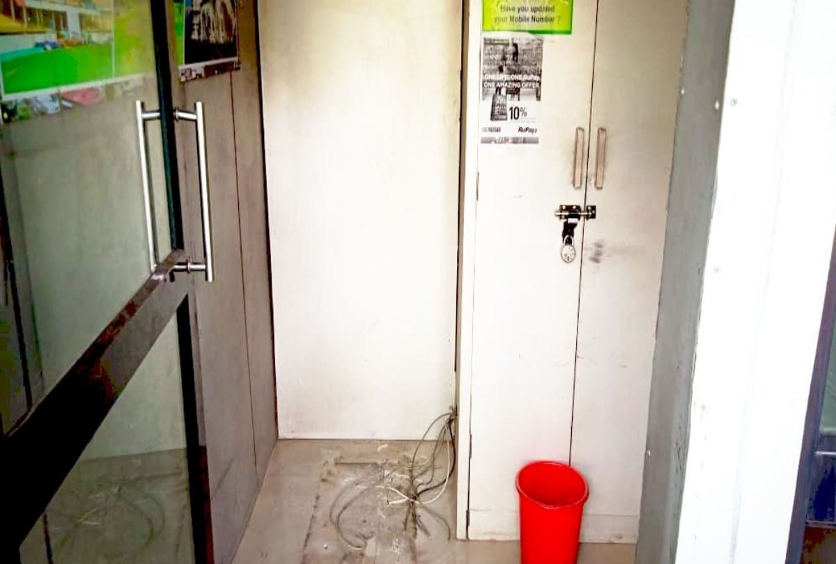robbers flee with entire ATM machine in parwanoo solan himachal pradesh