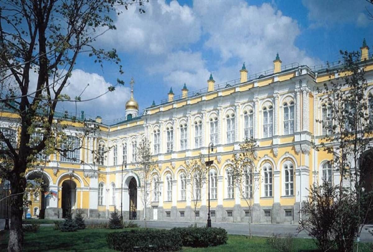 team of eagle and owls to protect security guarding Kremlin President of Russian house