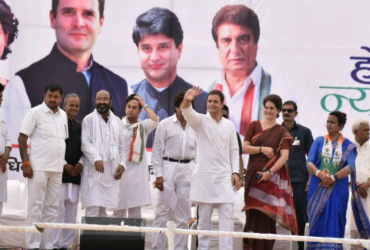 Lok Sabha Elections 2019 Rahul Gandhi slams Narendra Modi and BJP in Fatehpur Sikri
