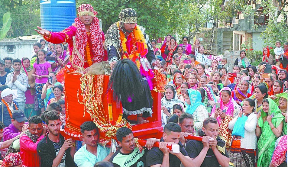 maan ulka aur maan mahaakaalee ka dola nikaala