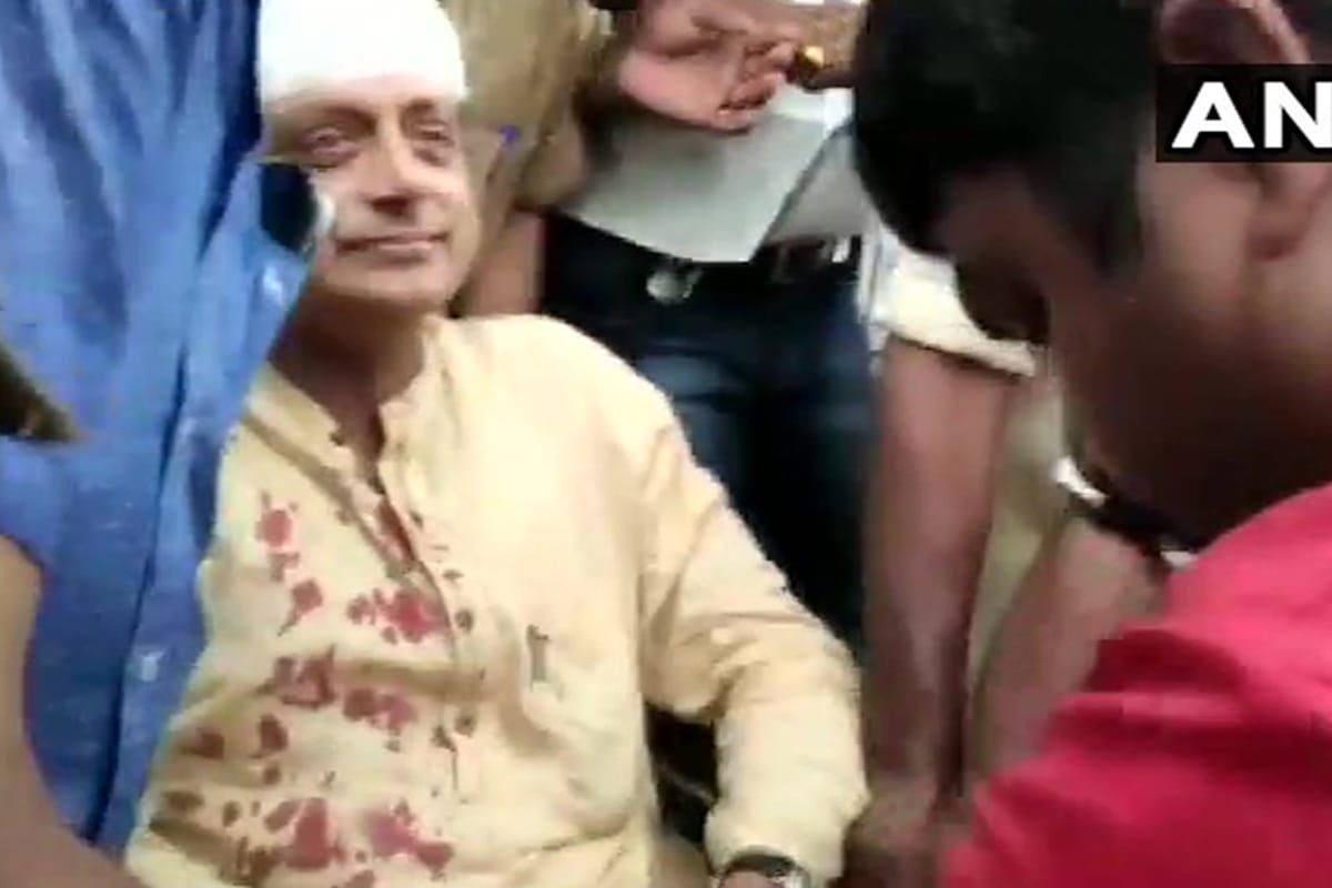 Lok Sabha Election 2019: Shashi Tharoor has been injured while offering prayers at a temple 