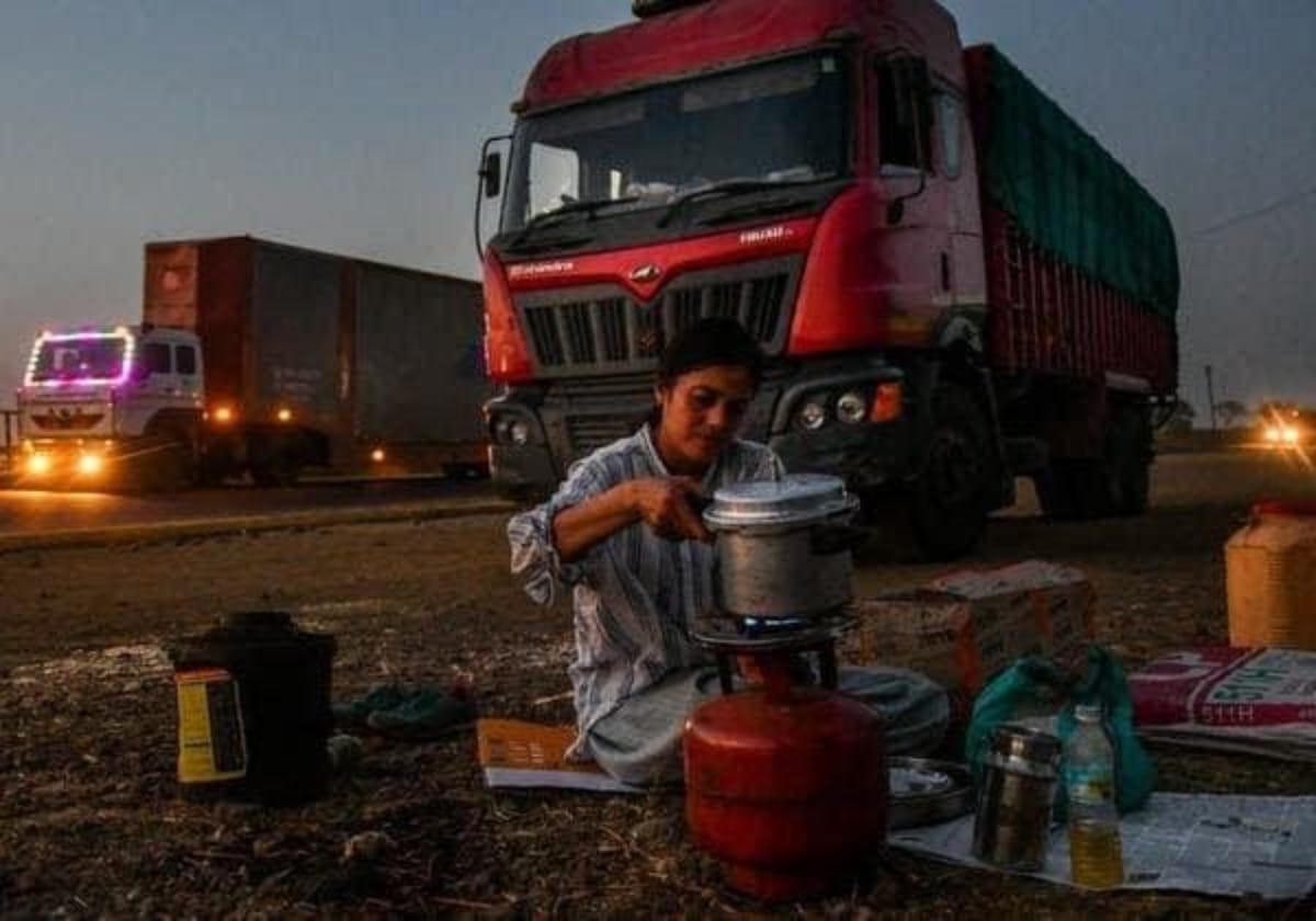 Story of Woman truck driver Yogita Raghuvanshi from Bhopal 