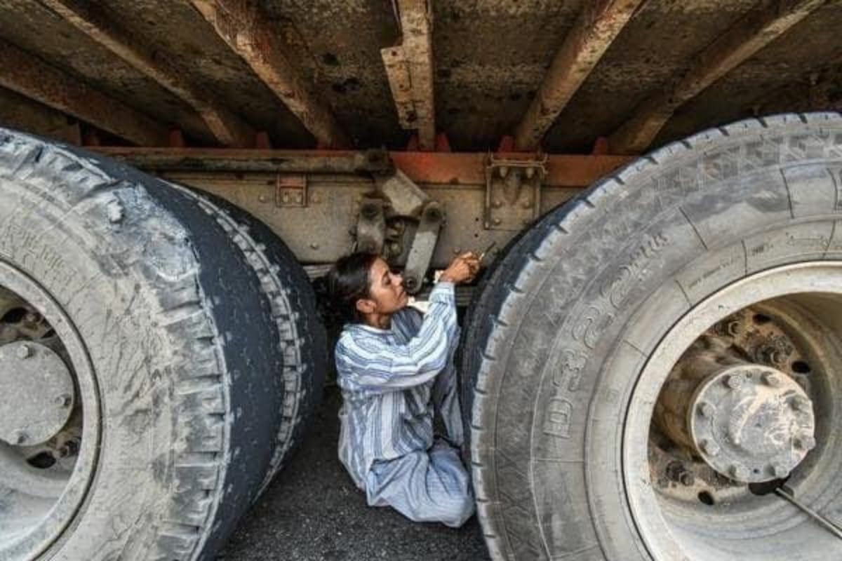 Story of Woman truck driver Yogita Raghuvanshi from Bhopal 