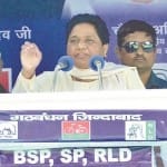सभा को संबोधित करतीं मायावती।