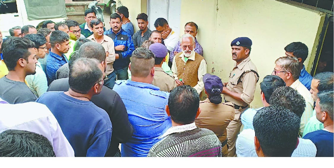Husband and mother-in-law in case of teacher's death