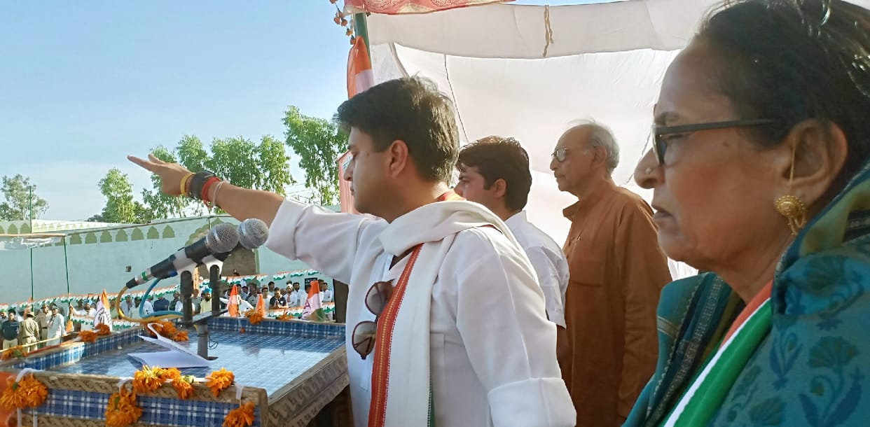 Repeal of ban on bondage will be taken by public: Scindia