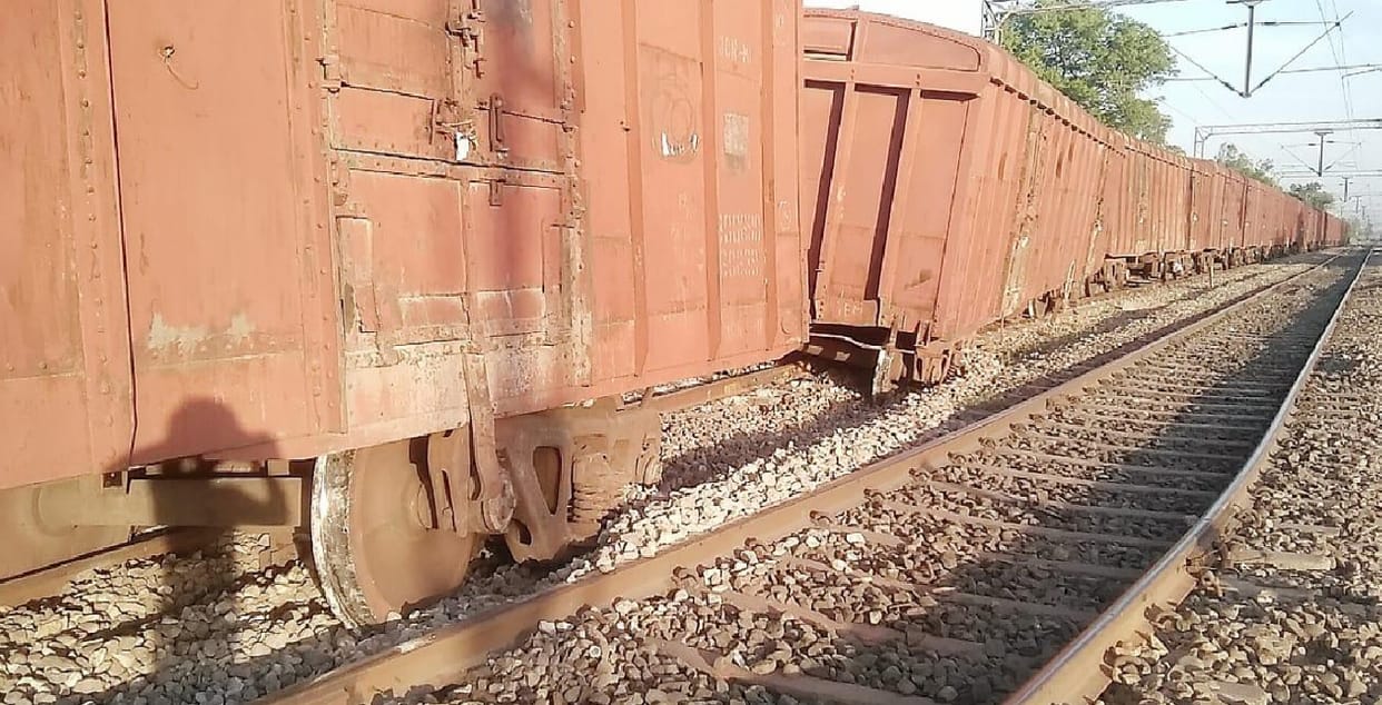 Five carts of goods train derailed, traffic disrupted
