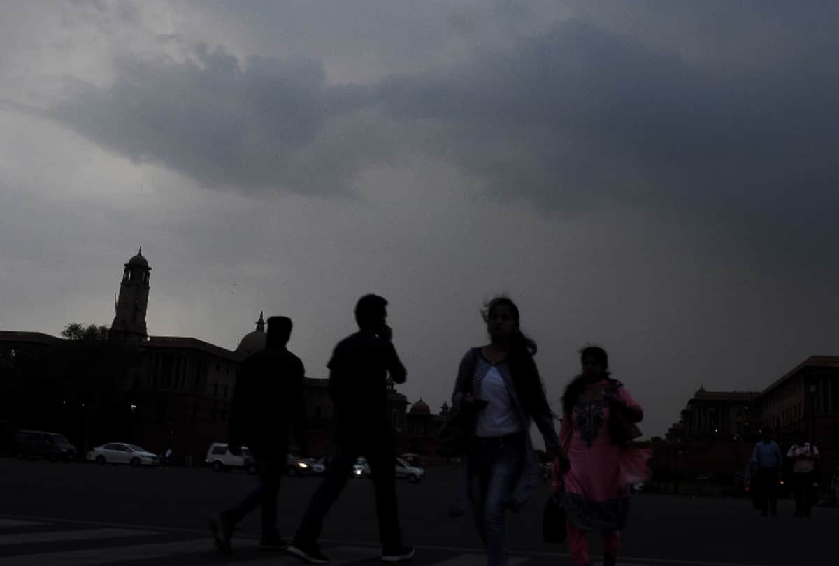 Heavy wind and rain change delhi ncr weather