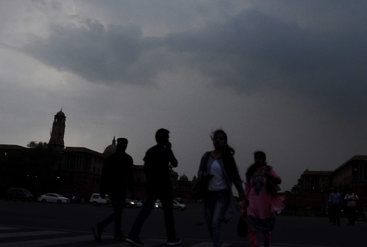 weather update rain likely to happen in delhi ncr till evening cool wind may blow