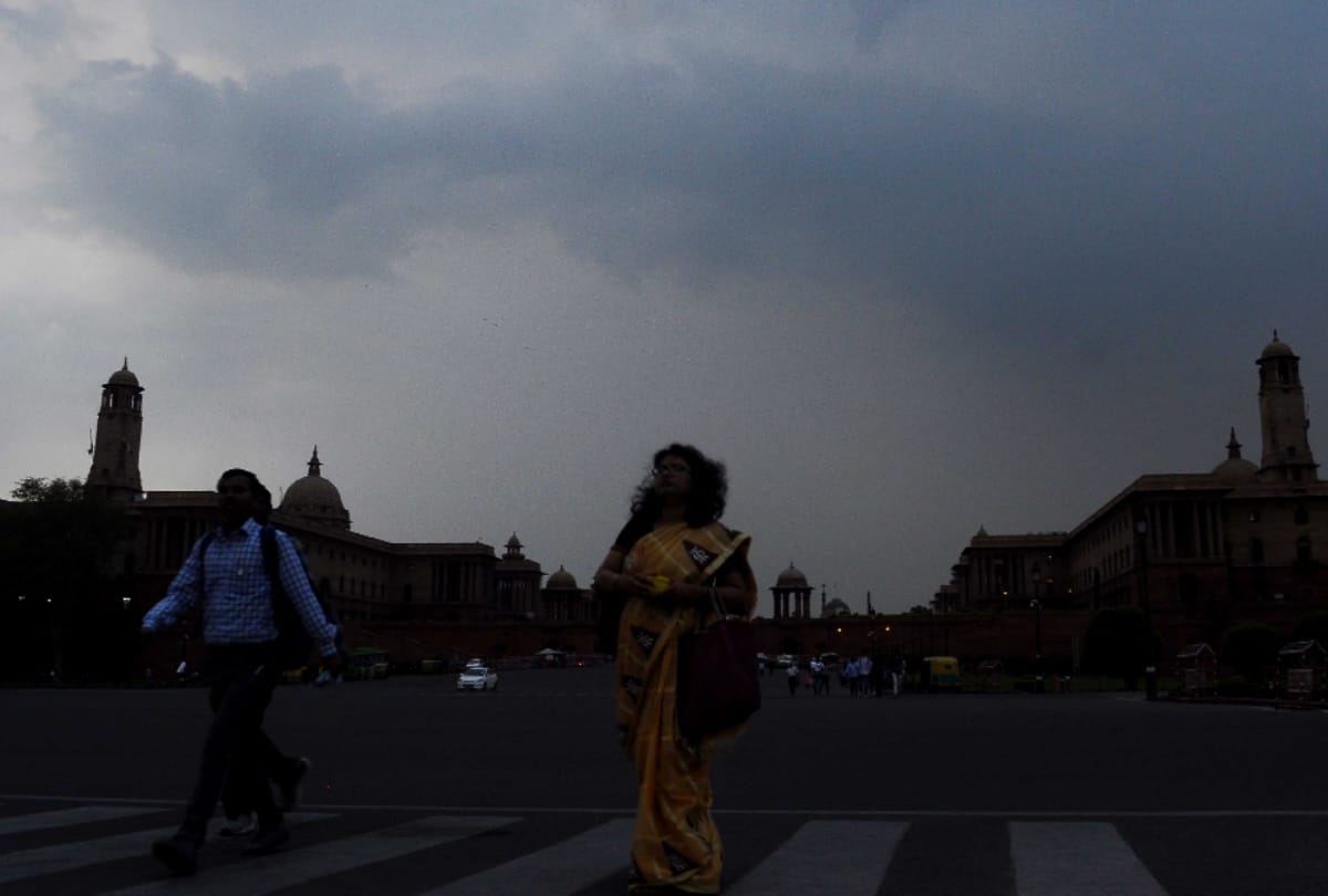 weather update rain likely to happen in delhi ncr till evening cool wind may blow