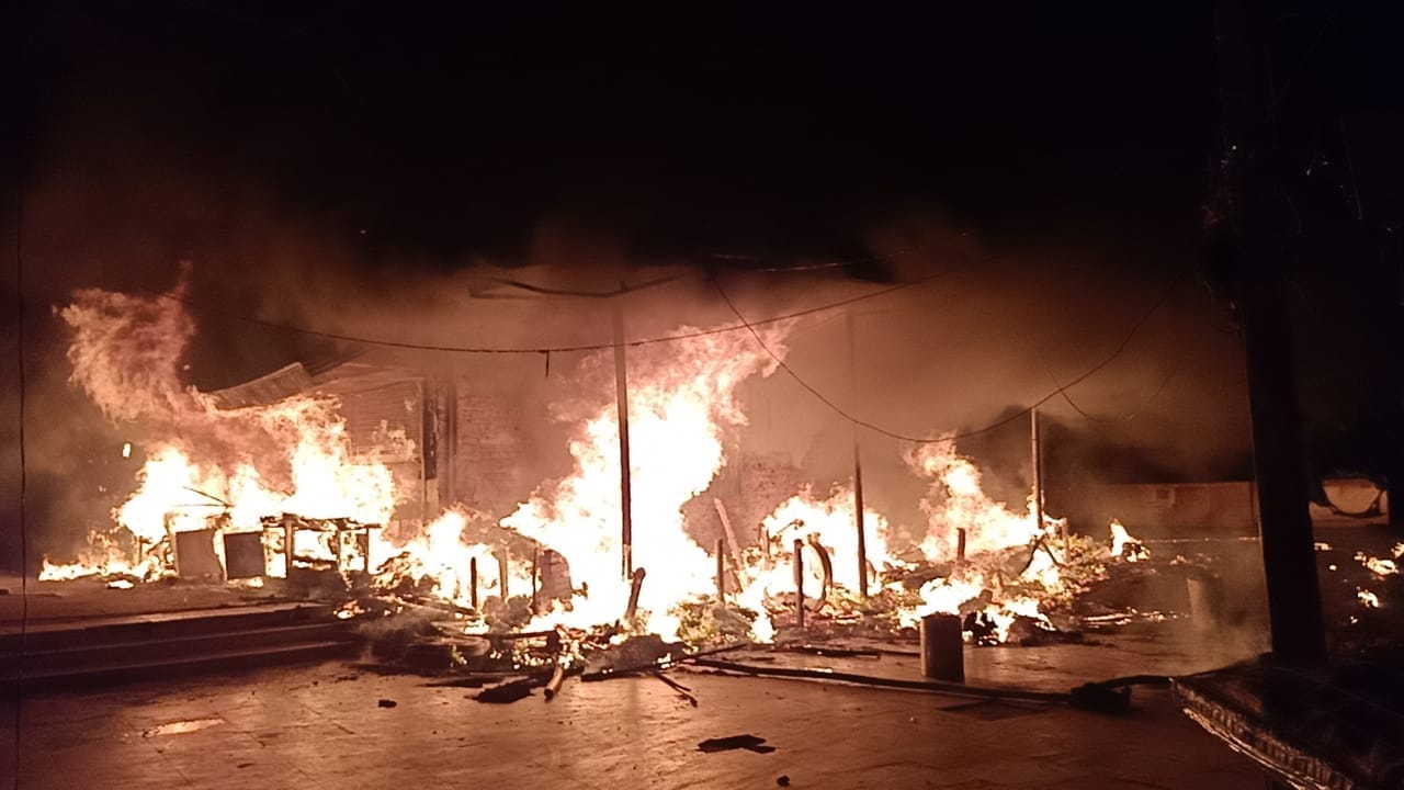 big fire in piran kaliyar market uttarakhand