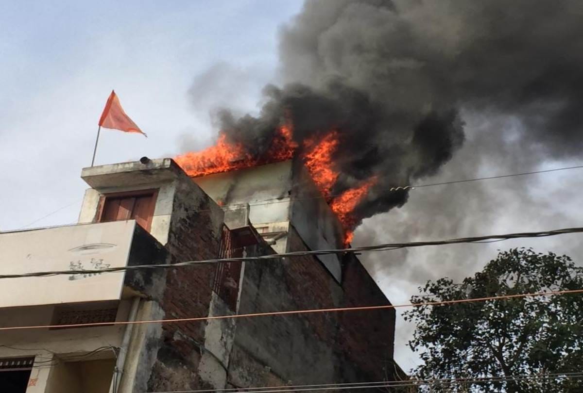 fire in warehouse of home appliances  in lucknow