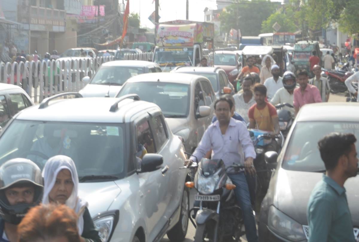 fire in warehouse of home appliances  in lucknow