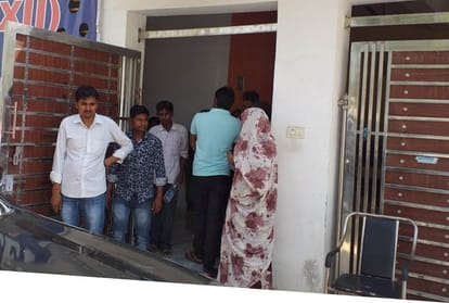 doctor left cotton in woman's Uterus in lucknow