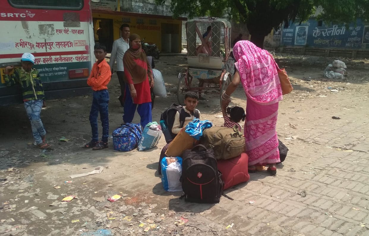 पीने का पानी है न बैठने का बेहतर इंतजाम