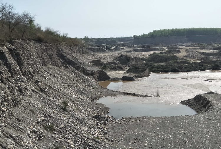 Hathni Kund Barrage may Destroy Due to Illagal Mining