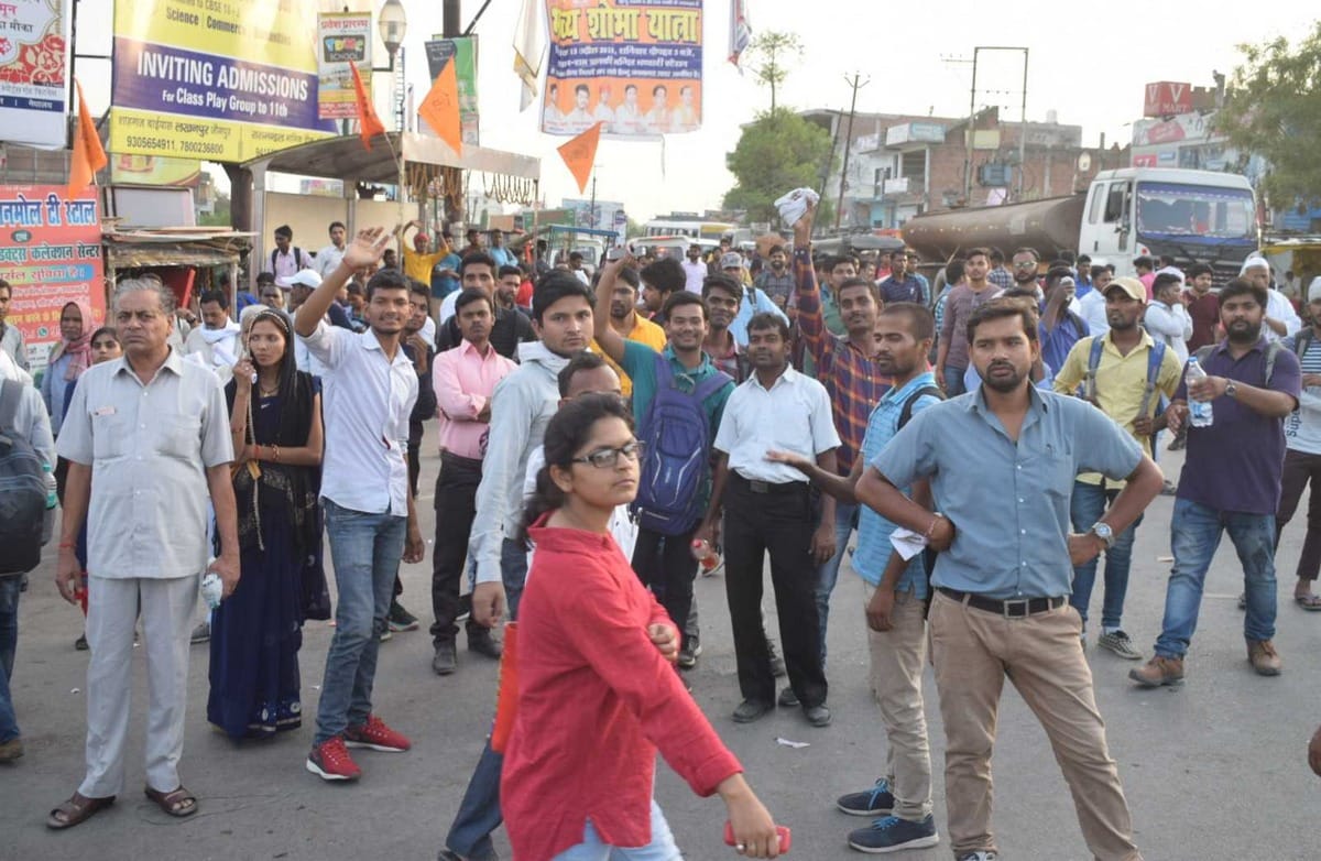 रोडवेज परिसर में परीक्षार्थियों की लगी रही भारी भीड़