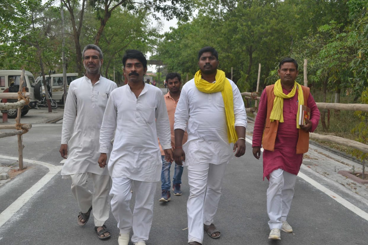 16 लोगों ने खरीदा पर्चा