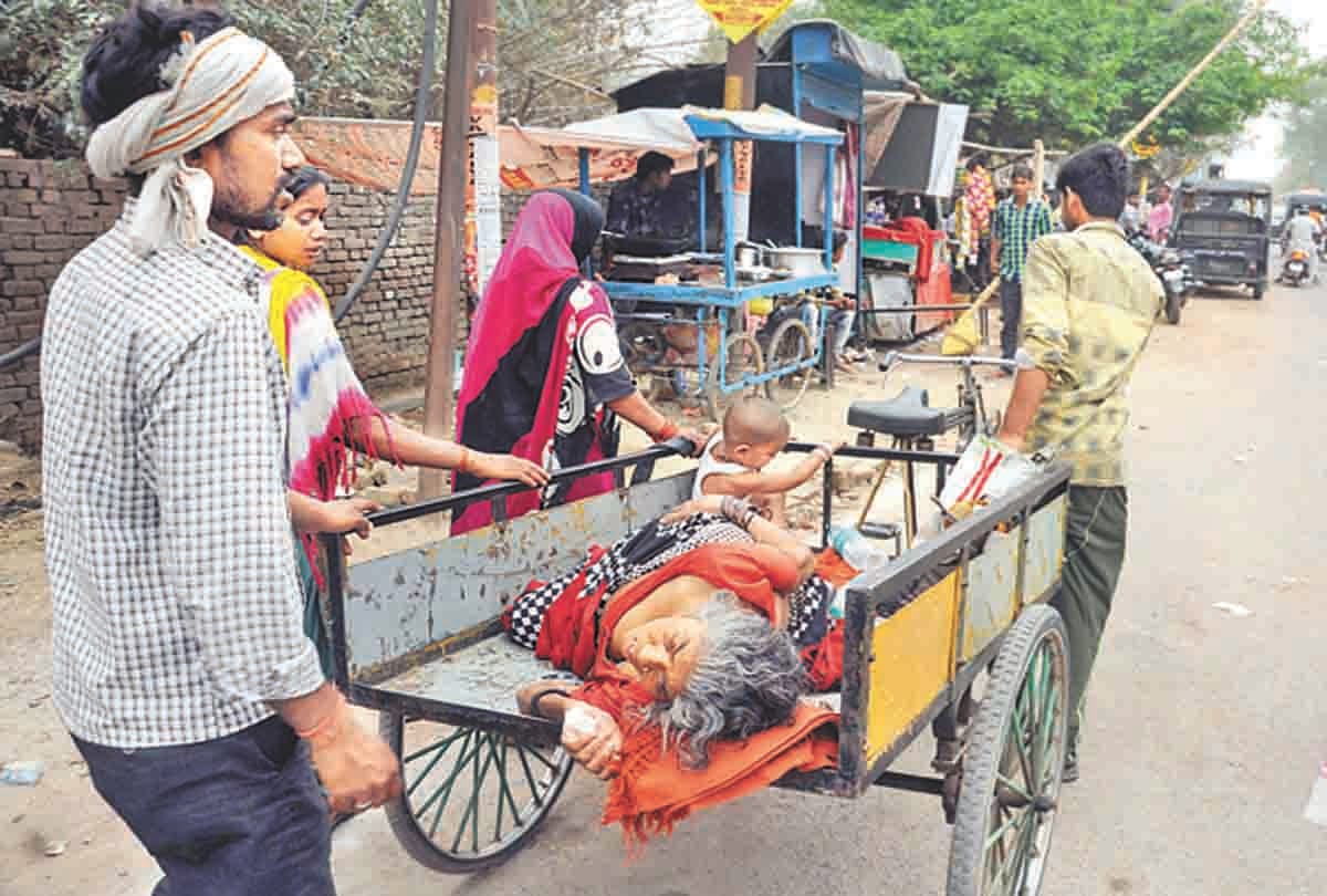 Pratapgarh: Not found an ambulance, sick woman from the trunk
