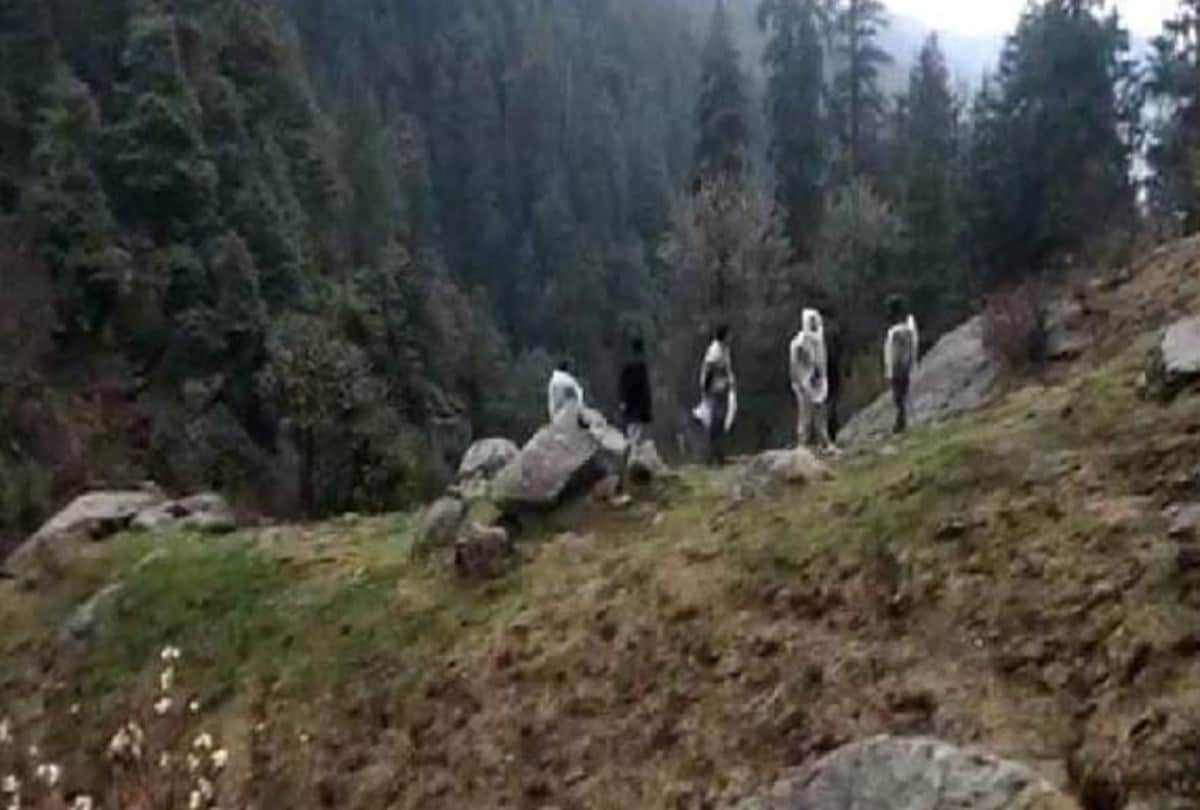 Couple rescue by private chopper in churdhar peak sirmaur himachal pradesh