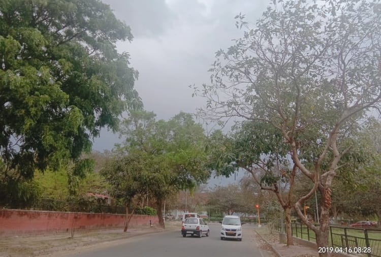 Dust Storm and Rain in Chandigarh Due to Western Disturbance in Himalayan Region
