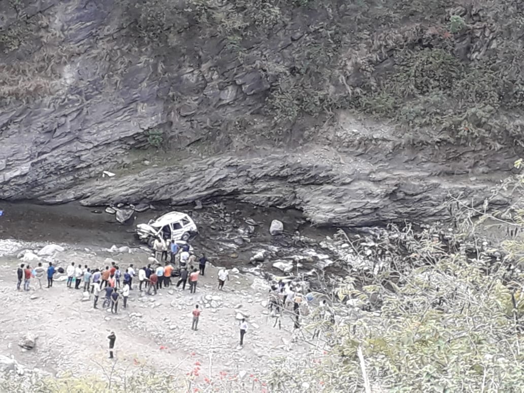 vehicle fell into ditch at rishikesh gangotri highway