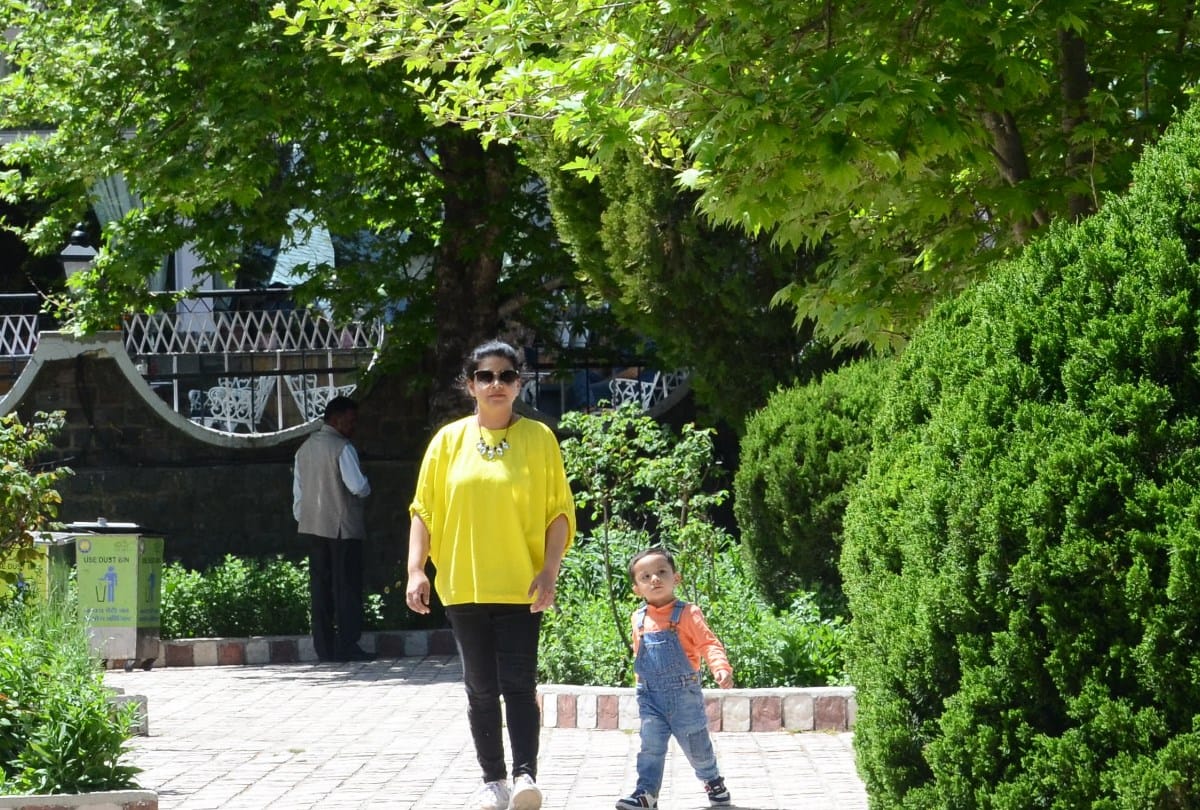 Tourist boom in shimla This weekend hundred percent hotel occupancy in Shimla