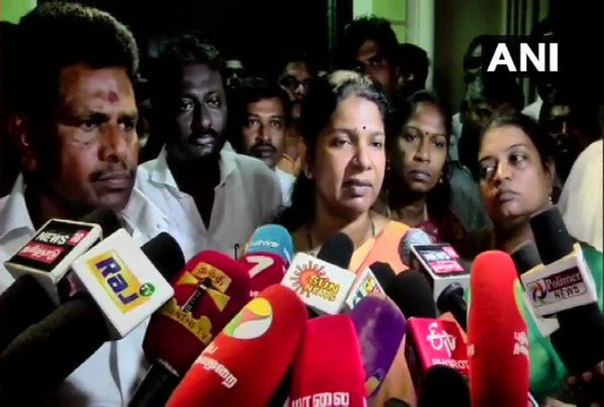 Income tax raid at the house of DMK candidate Kanimozhi in Thoothukudi Tamil Nadu