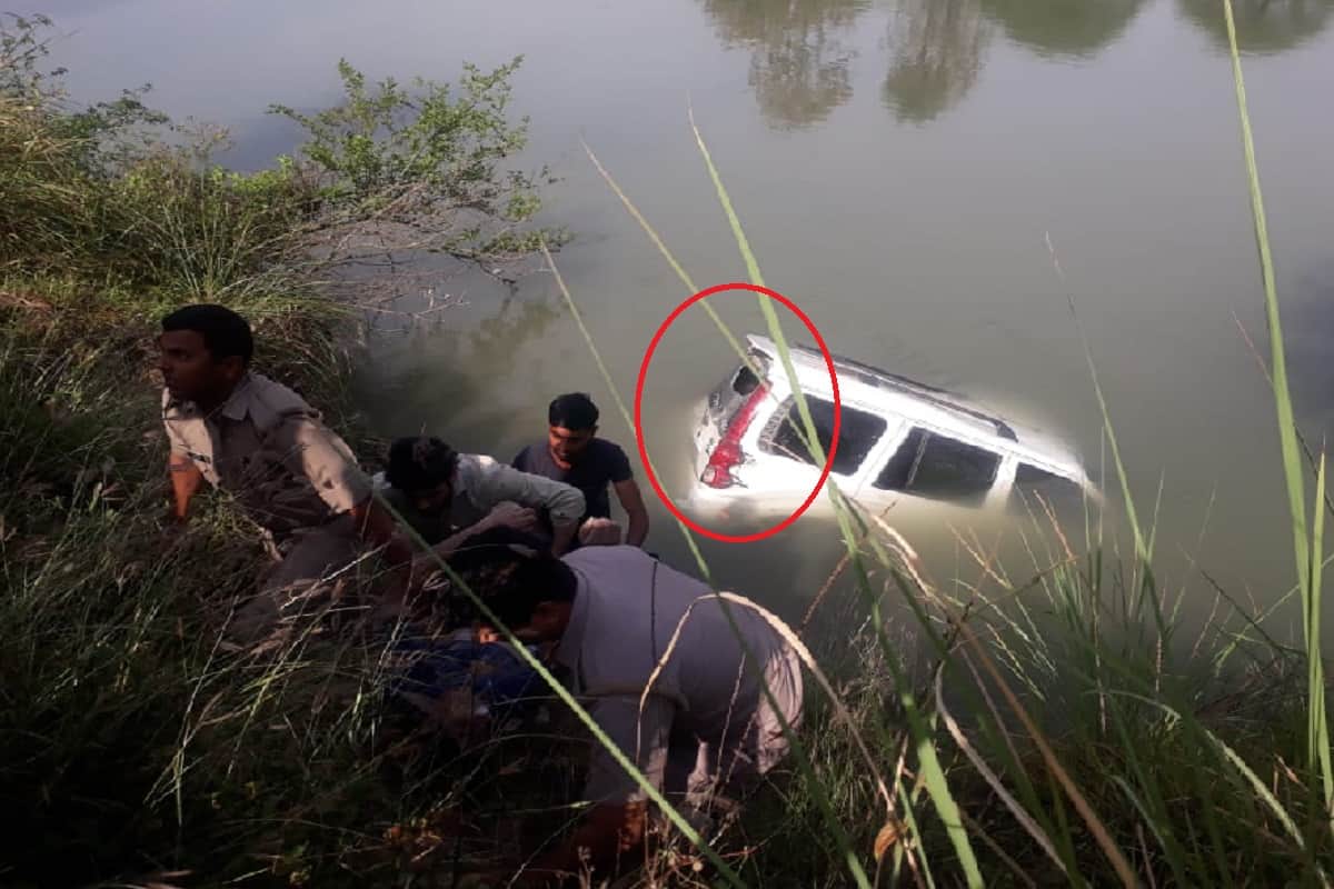 Scorpio car fall in khatauli gang canal at muzaffarnagar and three friend dies