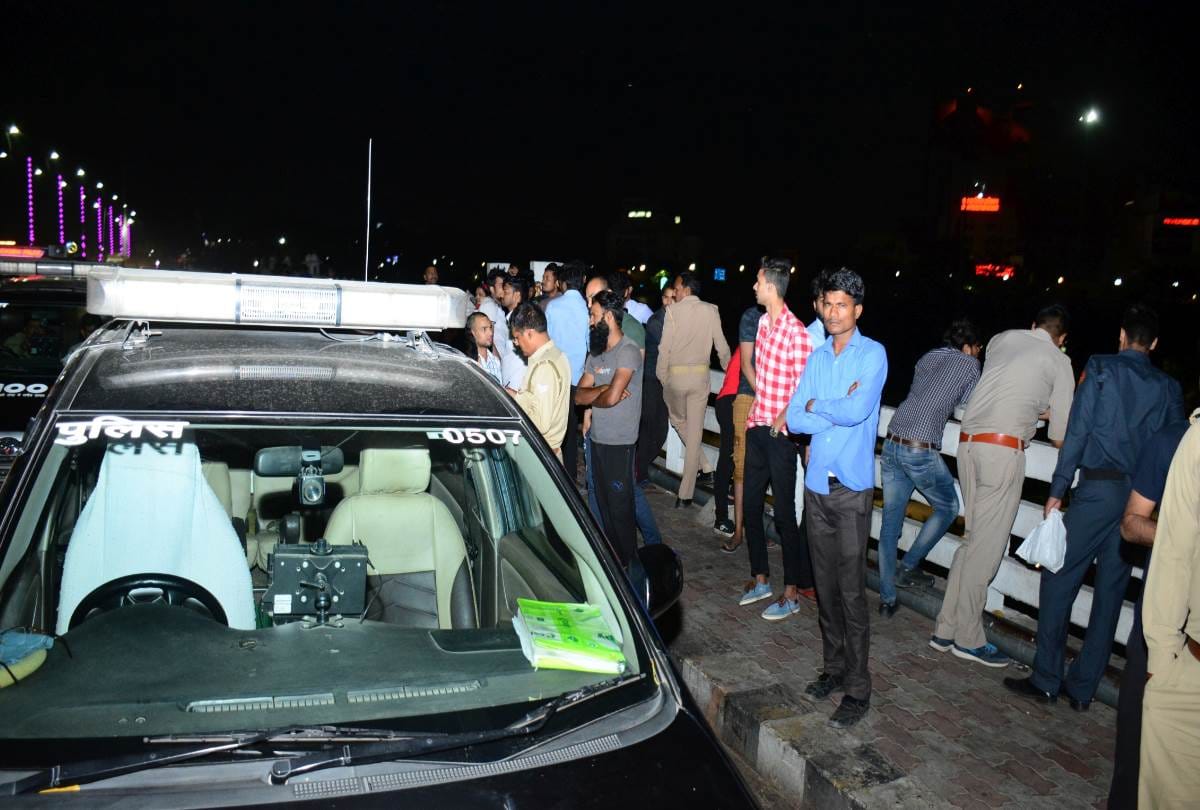 man jumped in gomti in lucknow