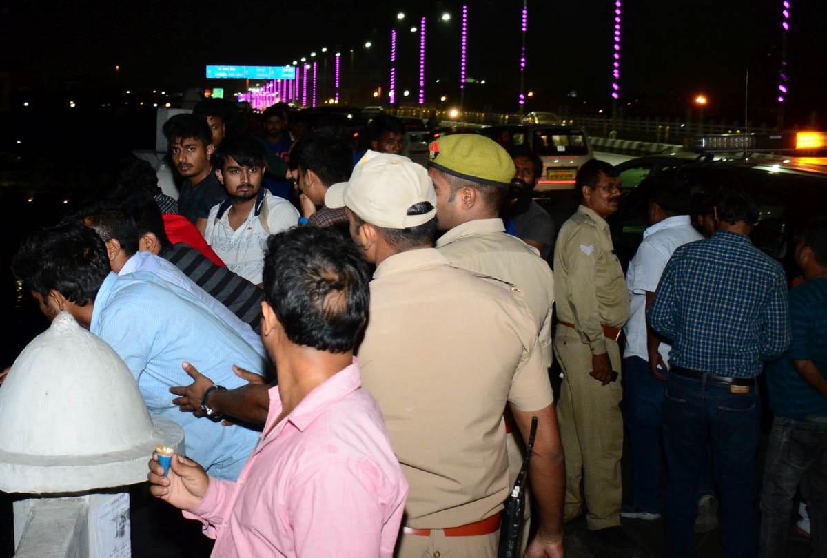 man jumped in gomti in lucknow