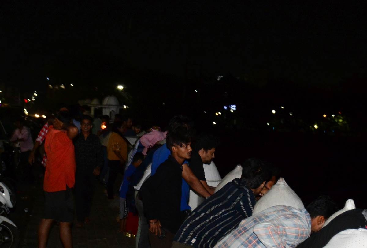man jumped in gomti in lucknow