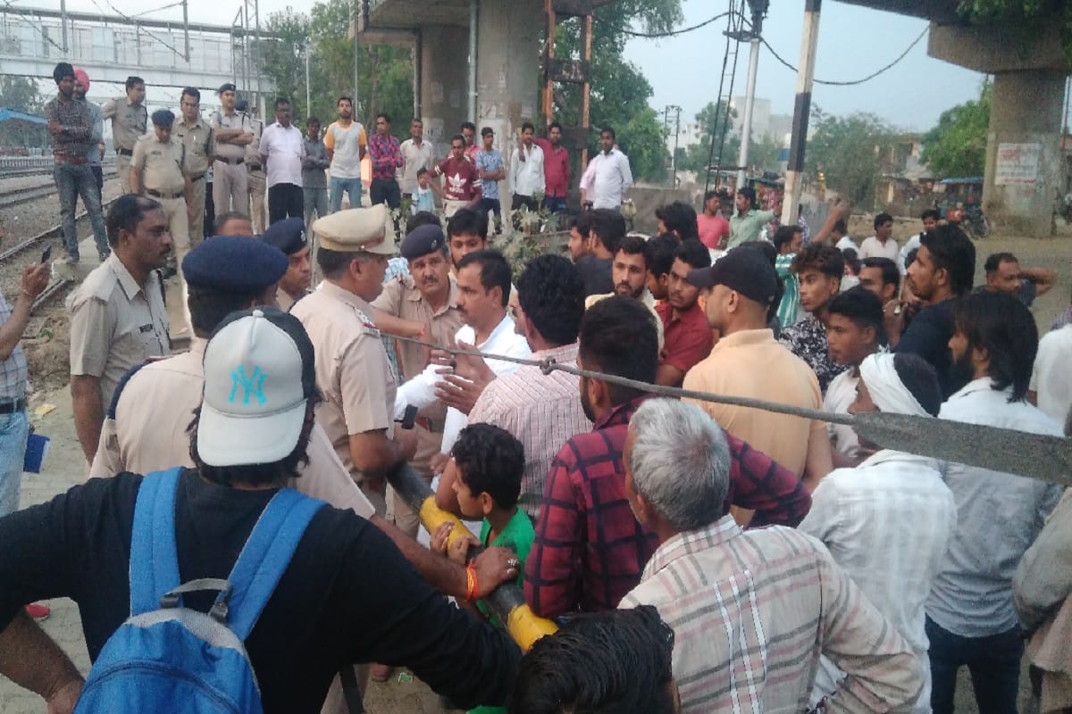 Shutdown of the railway gate in Muzaffarnagar, many trains were affected and ruckus