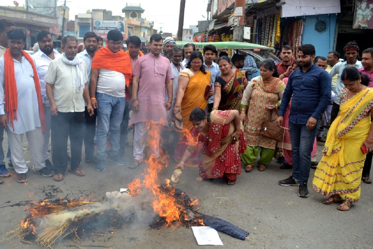 Women's ruckus in Shamli after objectionable remarks against Jaya Prada by Azam Khan