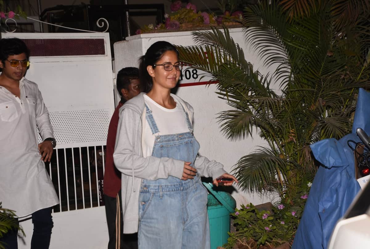 Katrina Kaif spotted without make up outside gym