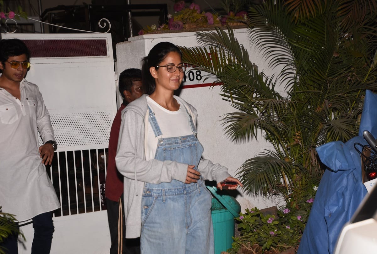 Katrina Kaif spotted without make up outside gym