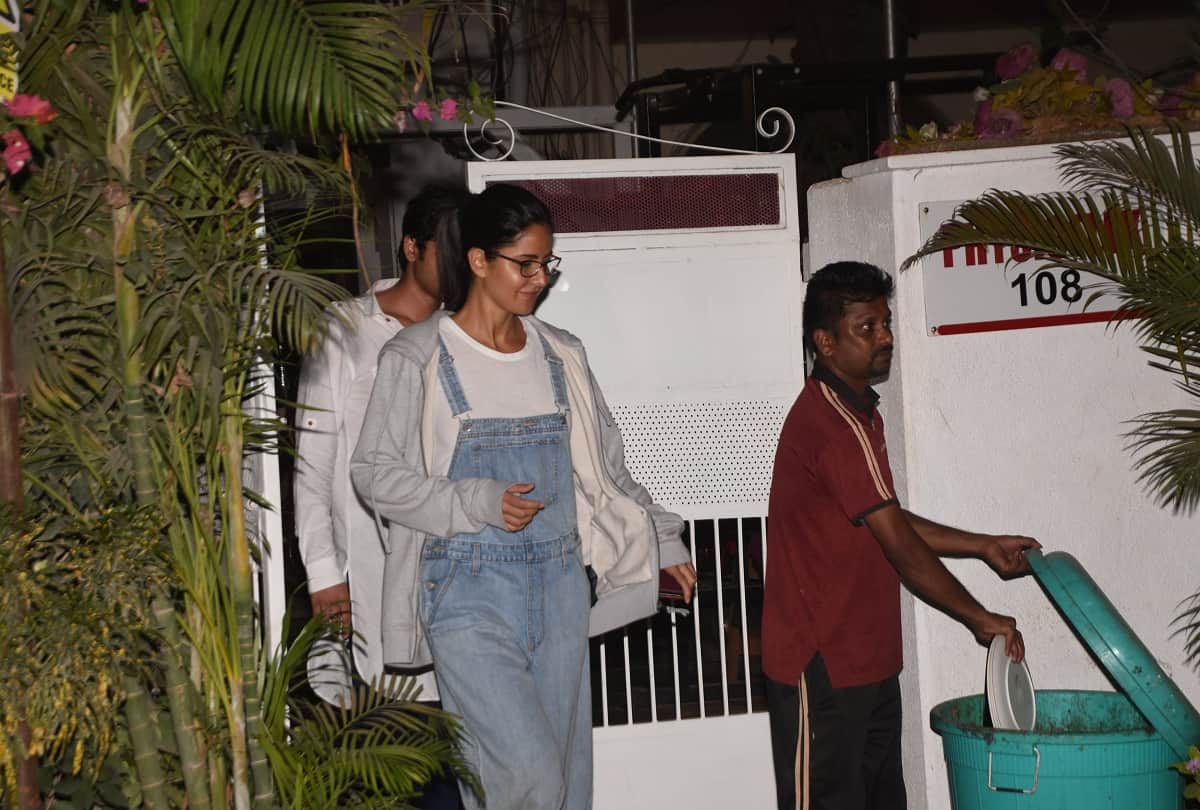 Katrina Kaif spotted without make up outside gym