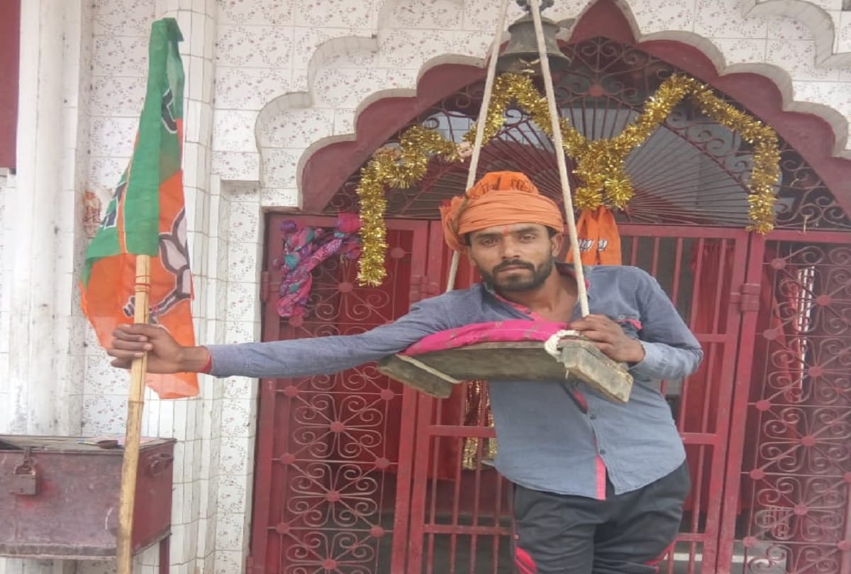 young man prayer again for Narendra Modi as prime minister